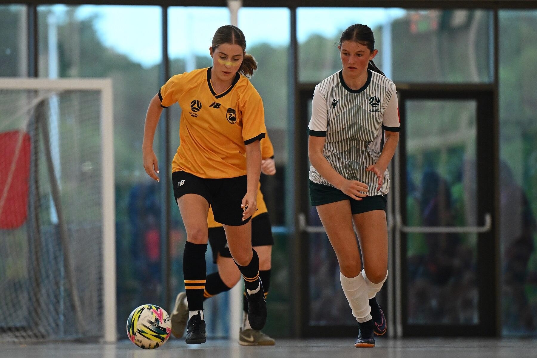 Baccarat và bóng đá việt nam - Xu hướng cược thông minh từ sòng bài đến sân cỏ